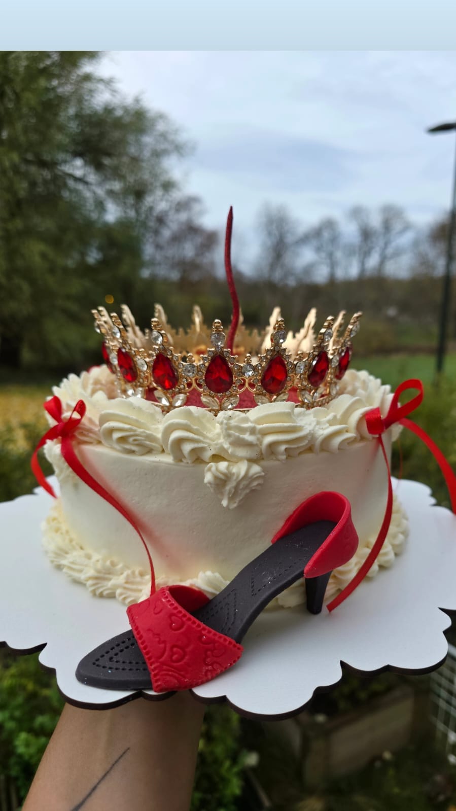 Red Crown & Heel Cake